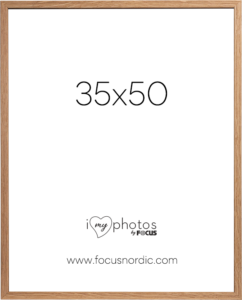 800q-01_120971 Focus Rock Oak -viilutettu 35x50-kehys, jossa on valkoinen tausta, suuri "35X50"-teksti ja "i love photos by Focus" ja "www.focusnordic.com" -logot alareunassa.