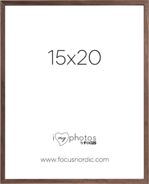800q-01_120976 Focus Rock Walnut -veneer 15X20 is a brown wooden photo frame featuring an insert with the text "15x20" in large letters, "i love photos by FOCUS" and the website www.focusnordic.com, all on a white background.