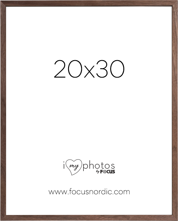 800q-01_120979 Focus Rock Walnut 20X30 -kuvakehys, jonka keskellä on teksti "20x30", alla "i love my photos by Focus" ja alareunassa "www.focusnordic.com" valkoisella pohjalla.