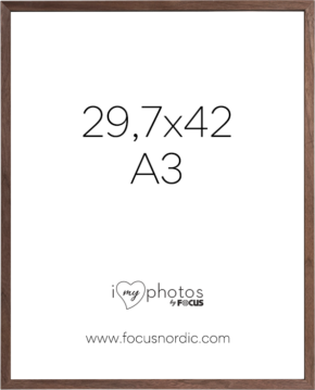 800q-01_120982 Focus Rock Walnut -viilu 29,7x42 (A3) -valokuvakehyksessä on valkoinen paperi, jossa näkyy koko suurella tekstillä, alla "i love photos by Focus" ja alareunassa www.focusnordic.com.