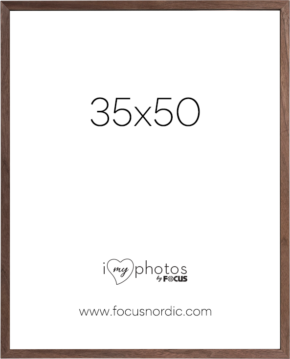 800q-01_120986 The Focus Rock Walnut 35X50 is a brown wooden photo frame with a white insert that reads "35x50" in large text, the "i love my photos by Focus" logo and www.focusnordic.com.
