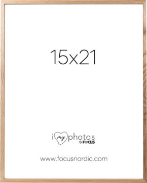 800q-01_123186 Focus Rock Oak Veneer 15x21 -kuvakehyksessä on valkoinen tausta, jossa on 15x21 suurella tekstillä sanojen "I love my photos by FOCUS" ja verkkosivuston www.focusnordic.com yläpuolella.