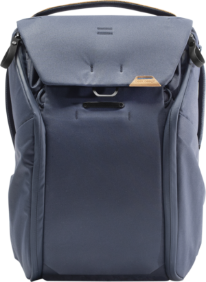 800q-01_123302 The Peak Design Everyday Backpack 20L v2 Midnight has a sleek, modern dark grey look with a flap closure, side pockets, minimalist construction and a small tan Peak Design logo on the front.
