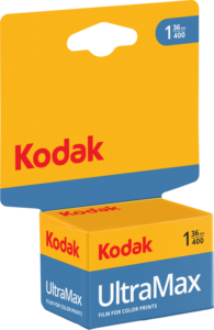 800q-01_127536 Kodak 135 Ultramax Carded 400-36 x 1 sisältää Kodakin logon keltaisella ja sinisellä kuviolla, ja se tarjoaa 36 valotusta ISO 400 -värifilmiä.