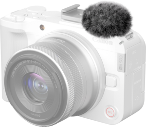 800q-01_133175 Suurella objektiivilla varustettu Canon EOS R50 V -kamera on varustettu SMALLRIG 5434 Furry Windscreen Kit (2kpl) -suojapaketin päällä.
