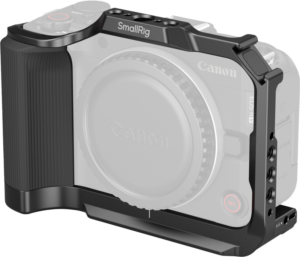 SmallRig 5427 Cage for Canon EOS R50 V Musta on kiinnitetty osittain läpinäkyvään Canonin kameran runkoon, mikä osoittaa, miten häkki tarjoaa suojaa ja kiinnitysmahdollisuuksia.