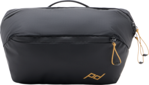 800q-01_133342 The Peak Design Outdoor Sling 4L Black is a black zippered bag with top handle, gold zipper pulls on the right and gold "pd" logo on the bottom right corner.