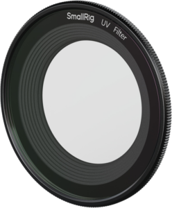 Lähikuvassa SmallRig 5214 Magnetic UV Filter for FUJIFILM X half Black -suodattimesta näkyy sen pyöreä lasikeskiö, musta harjattu metallikehys ja reunaan kaiverrettu teksti "SmallRig UV Filter".