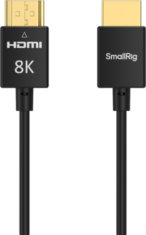 800q-01_133496 Kaksi mustaa SmallRig 5086 8K HDMI -datakaapelia (A-A, 100 cm) on esitetty pystysuorassa. Vasemmassa liittimessä lukee "HDMI 8K" ja oikeassa "SmallRig". Molemmissa liittimissä on kullatut päät ja mustat kaapelit.