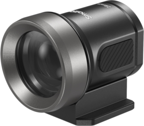 800q-01_133696 Close-up of the SMALLRIG 5387 28MM external optical viewfinder, a compact black and silver device with a wide lens mounted on a small adjustable stand.