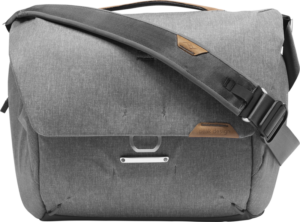 800q-02_123321 Peak Design Everyday Messenger 13L v2 // Ash
