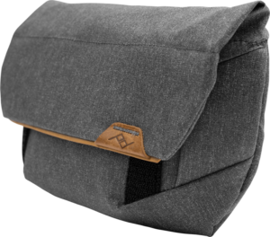 800q-02_123331 Peak Design The Field Pouch v2 // Charcoal