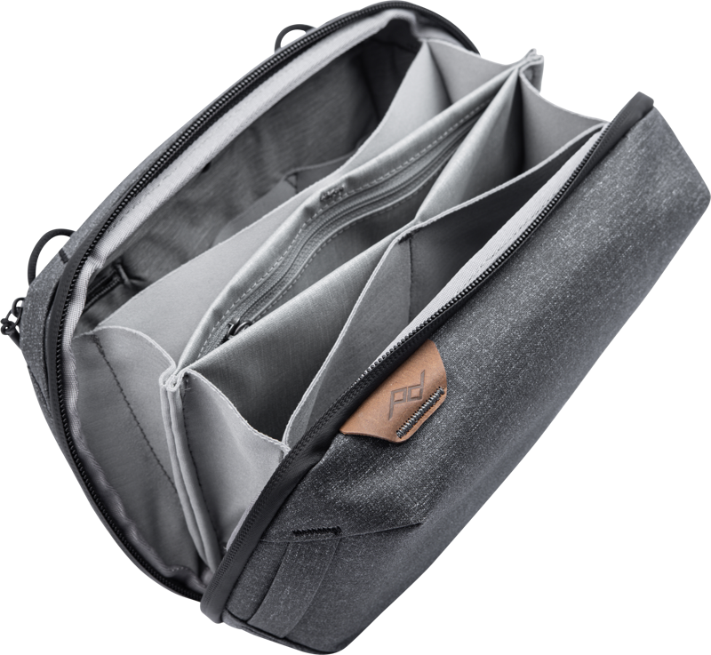 800q-02_123338 Peak Design Tech Pouch // Charcoal