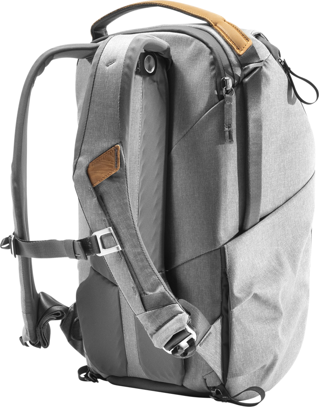 800q-03_123301 Peak Design Everyday Backpack 20L v2 // Ash