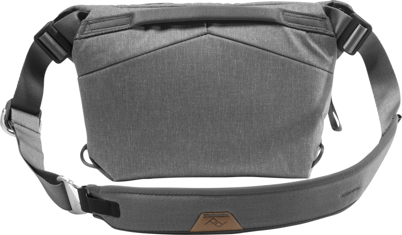 800q-03_123314 Peak Design Everyday Sling 3L v2 // Ash