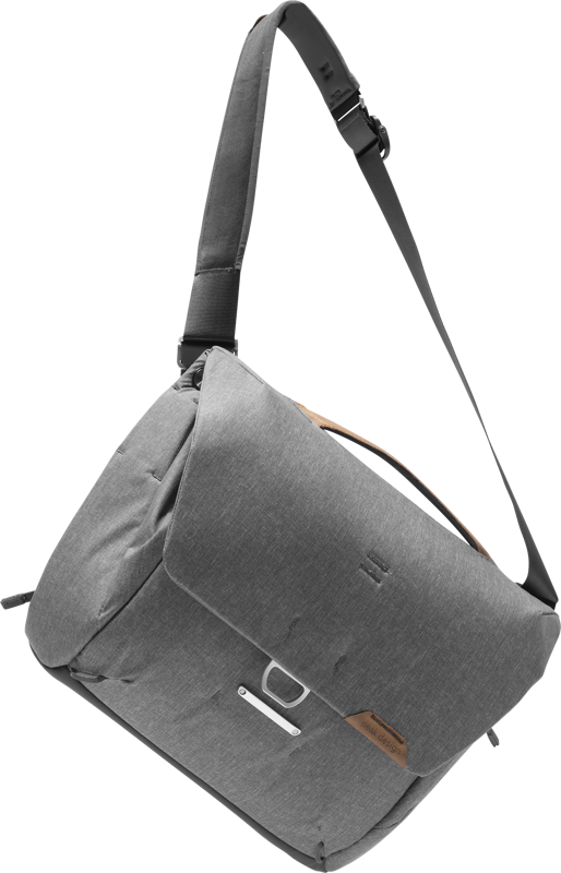 800q-03_123321 Peak Design Everyday Messenger 13L v2 // Ash