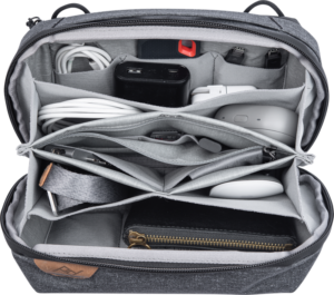 800q-03_123338 Peak Design Tech Pouch // Charcoal