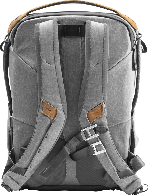 800q-04_123301 Peak Design Everyday Backpack 20L v2 // Ash
