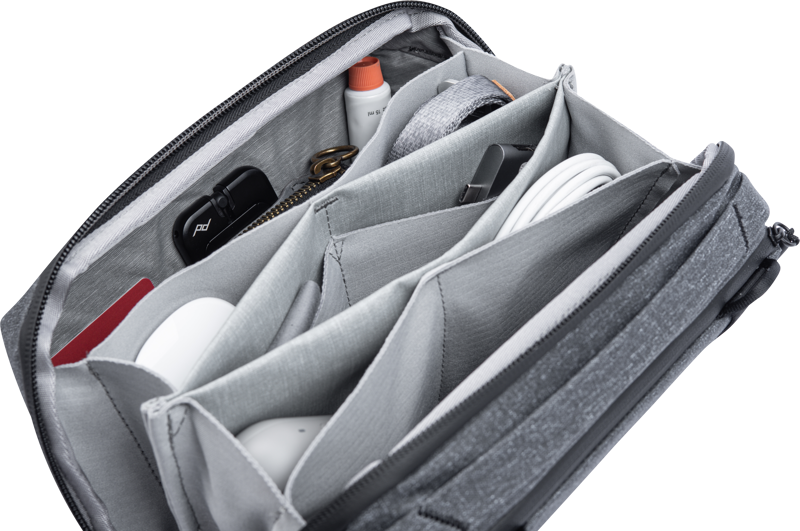 800q-04_123338 Peak Design Tech Pouch // Charcoal