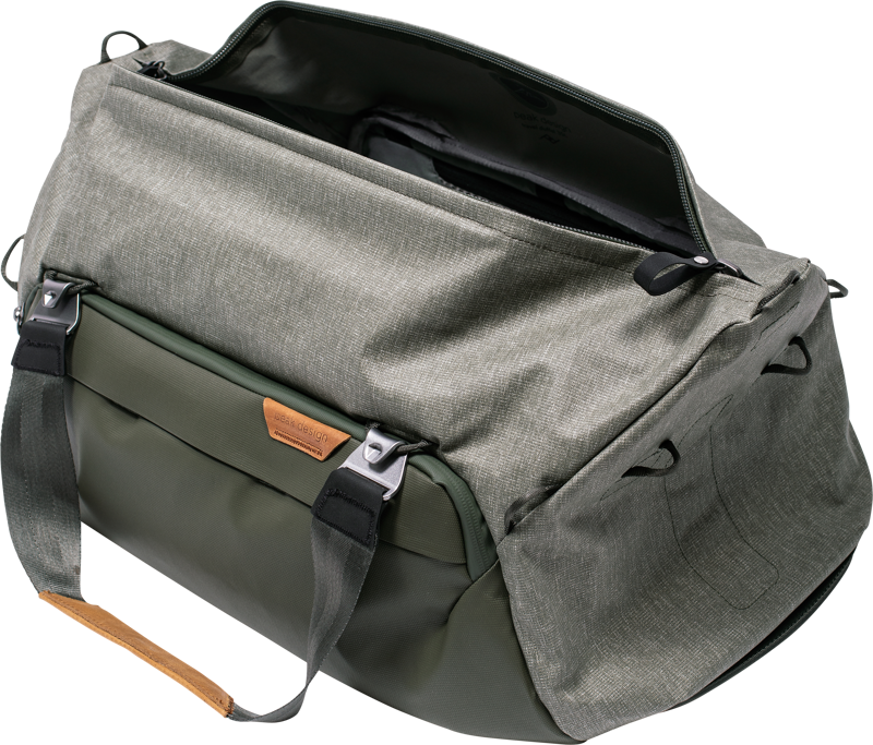 800q-04_123347 Peak Design Travel Duffel 35L // Sage