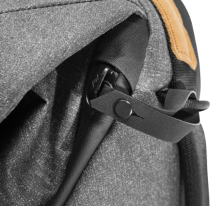 800q-05_123300 Peak Design Everyday Backpack 20L v2 // Charcoal