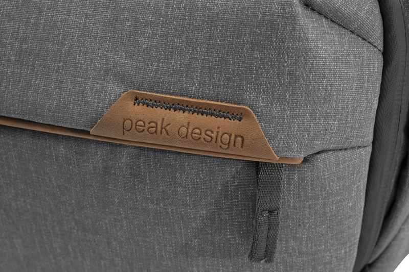 800q-05_123314 Peak Design Everyday Sling 3L v2 // Ash