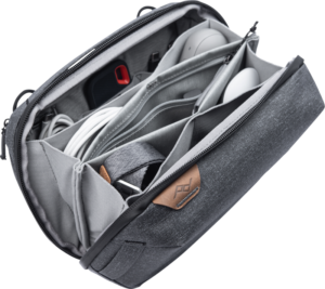 800q-05_123338 Peak Design Tech Pouch // Charcoal