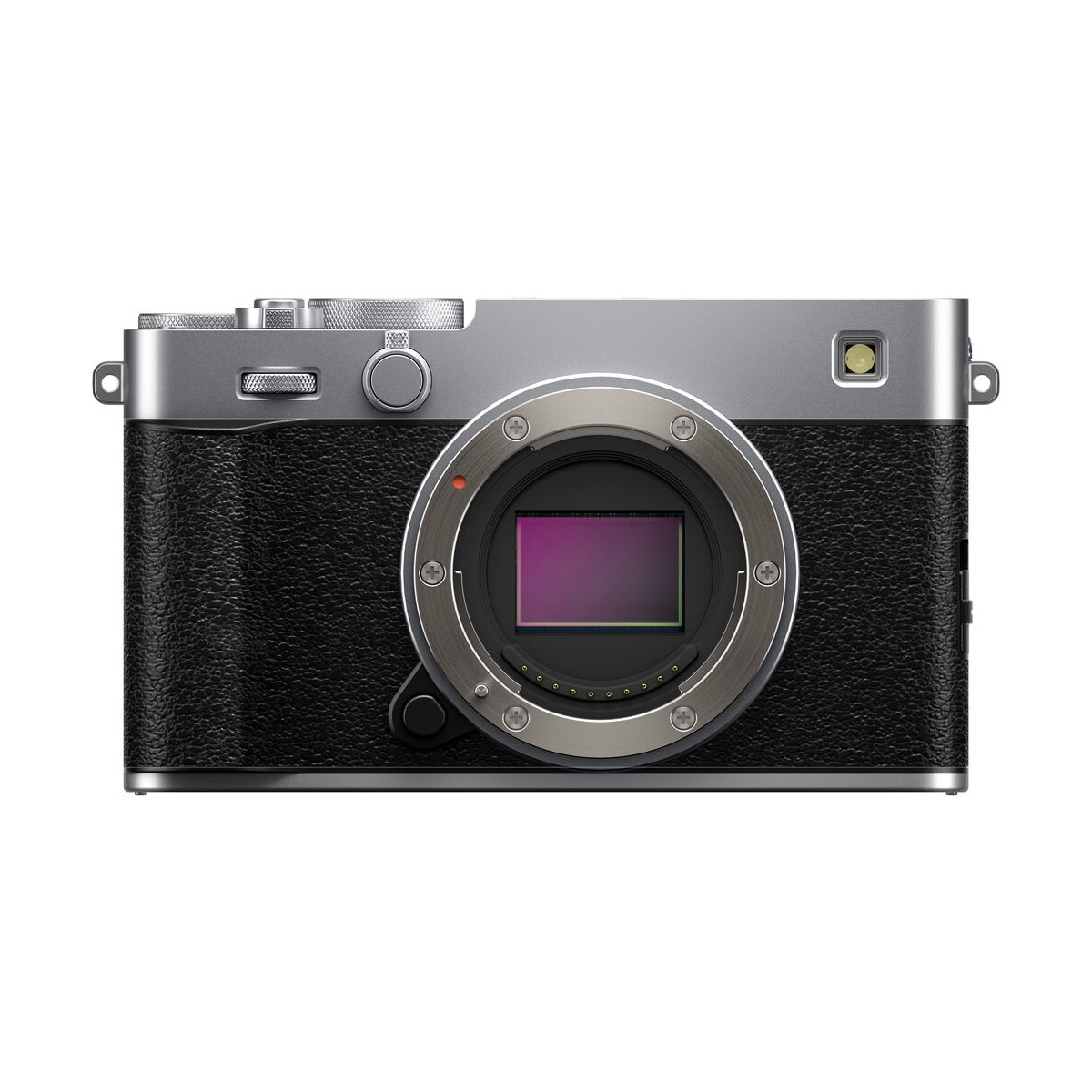 Fujifilm X-E5 -järjestelmäkamera, hopea, on hopean ja mustan värinen digitaalinen peilitön kamerarunko, jossa on valotettu kuvakenno ja kuvioitu kahva, kuvattu edestä valkoista taustaa vasten, objektiivi ei sisälly.