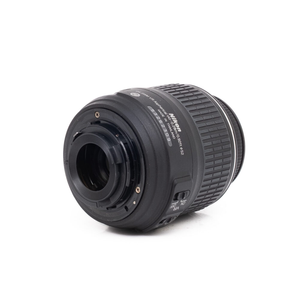 Nikon 18-55mm f35-56G DX VR-1 Nikon D3200 + 18-55mm (SC 1000) - Käytetty