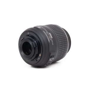 Nikon 18-55mm f35-56G DX VR-1 Nikon D3200 + 18-55mm (SC 1000) - Käytetty