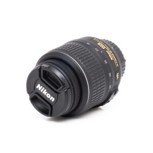 Nikon 18-55mm f35-56G DX VR-3 Nikon D3200 + 18-55mm (SC 1000) - Käytetty