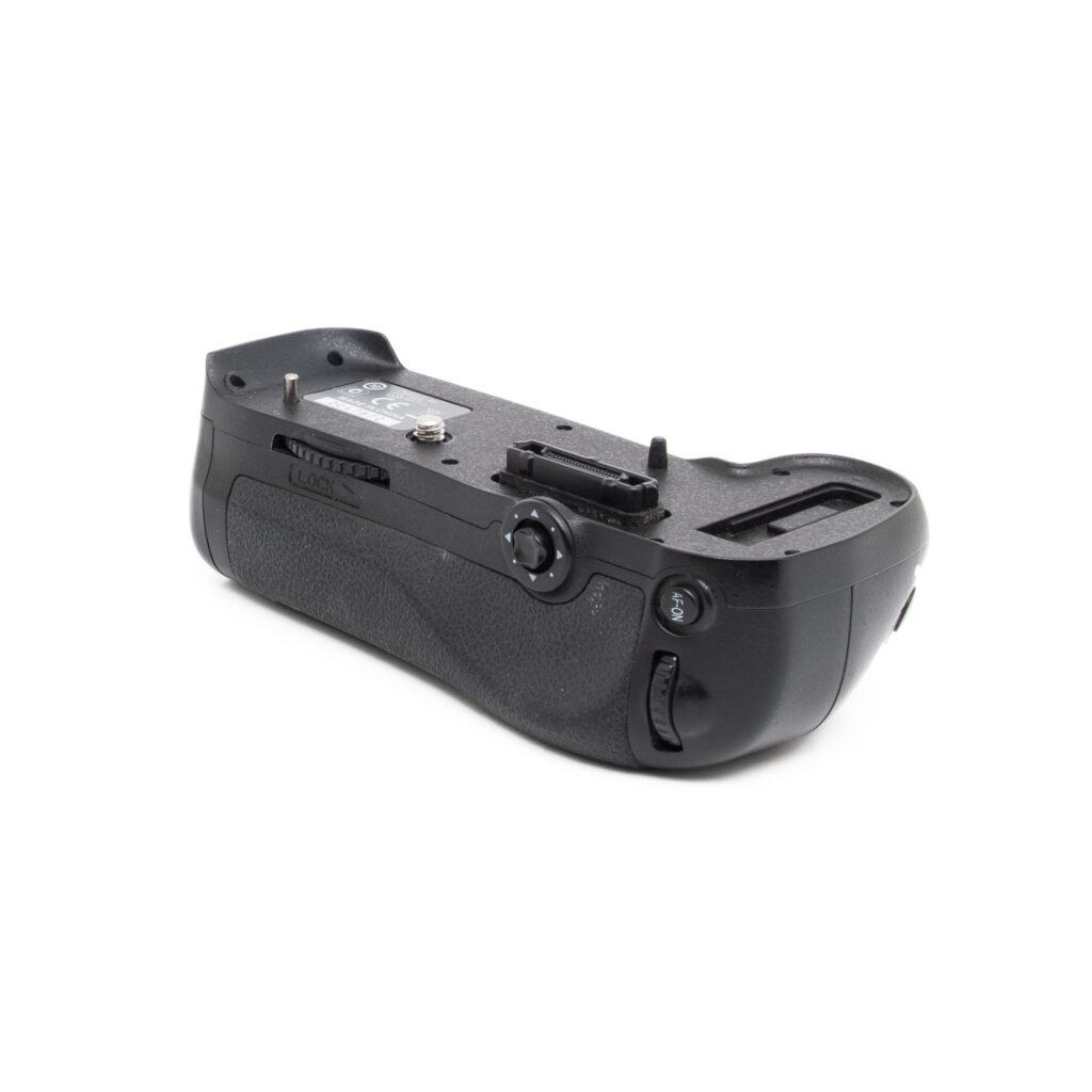 Nikon MB-D12-1 Nikon MB-D12 akkukahva (sis. ALV 25,5%) - Käytetty