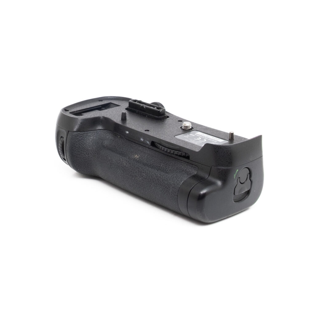 Nikon MB-D12-2 Nikon MB-D12 akkukahva (sis. ALV 25,5%) - Käytetty