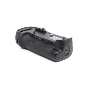 Nikon MB-D12 akkukahva (sis. ALV 25,5%) - Käytetty