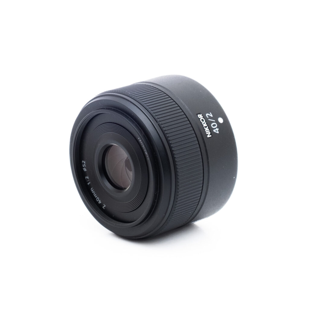 Nikon Z 40mm f2-2 Nikon Nikkor Z 40mm f/2 - Käytetty