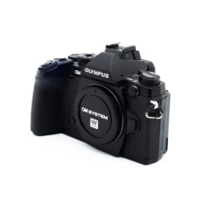Olympus OM-D E-M1 + Akkukahva (SC 11000) - Käytetty