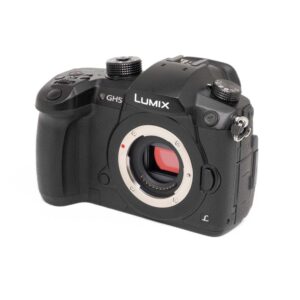 Panasonic Lumix GH5-2 Panasonic Lumix GH5 (SC 750) - Käytetty