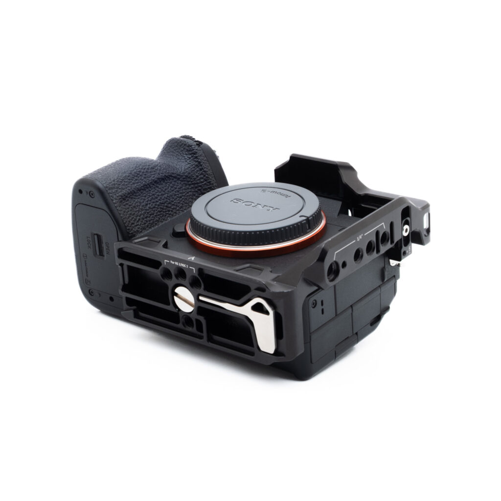 Sony A7 IV + Half Cage (Kunto K5, SC 22000, takuu 12kk) – Käytetty