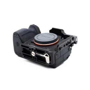 Sony A7 IV + Half Cage (Kunto K5, SC 22000, takuu 12kk) – Käytetty