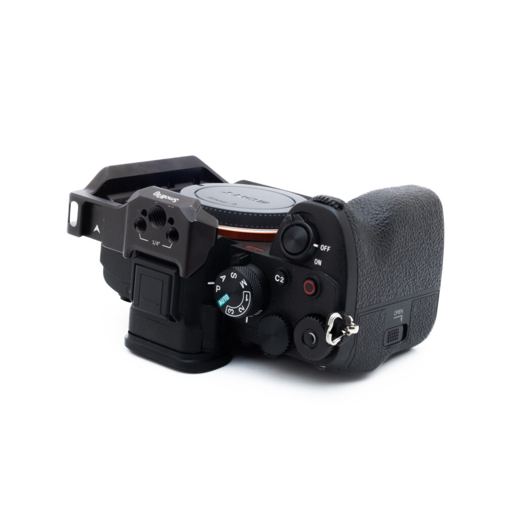 Sony A7 IV + Half Cage (Kunto K5, SC 22000, takuu 12kk) – Käytetty