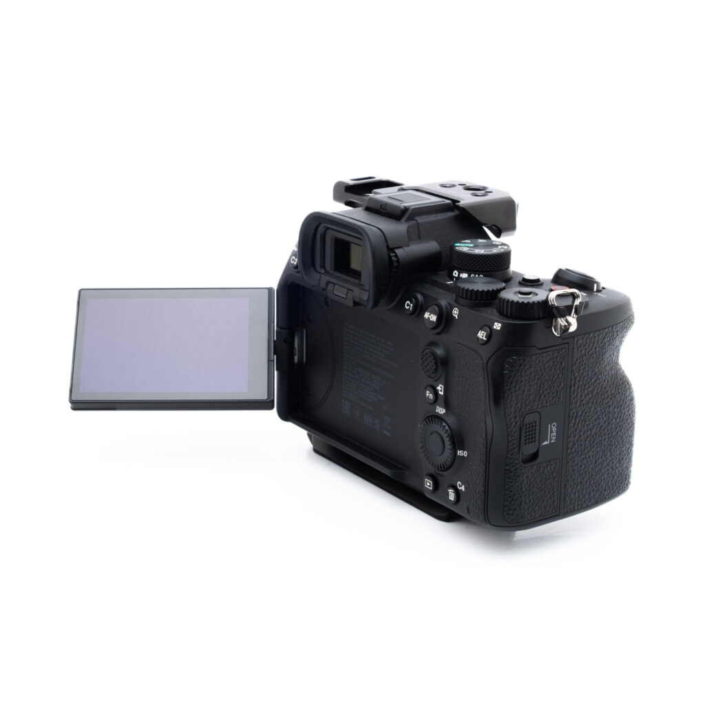 Sony A7 IV + Half Cage (Kunto K5, SC 22000, takuu 12kk) – Käytetty