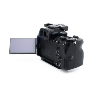 Sony A7 IV + Half Cage (Kunto K5, SC 22000, takuu 12kk) – Käytetty