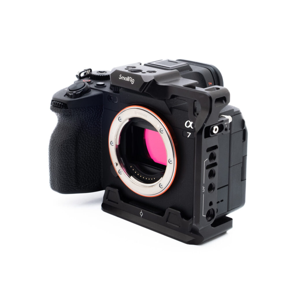 Sony A7 IV + Half Cage (Kunto K5, SC 22000, takuu 12kk) – Käytetty