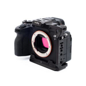 Sony A7 IV + Half Cage (Kunto K5, SC 22000, takuu 12kk) – Käytetty