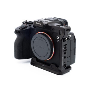 Sony A7 IV + Half Cage (Kunto K5, SC 22000, takuu 12kk) – Käytetty