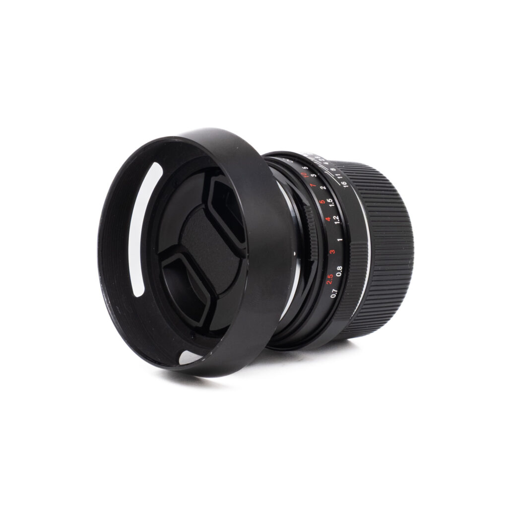 Voigtländer 40mm f14-3 Voigtlander 40mm f/1.4 Nokton Classic - Käytetty
