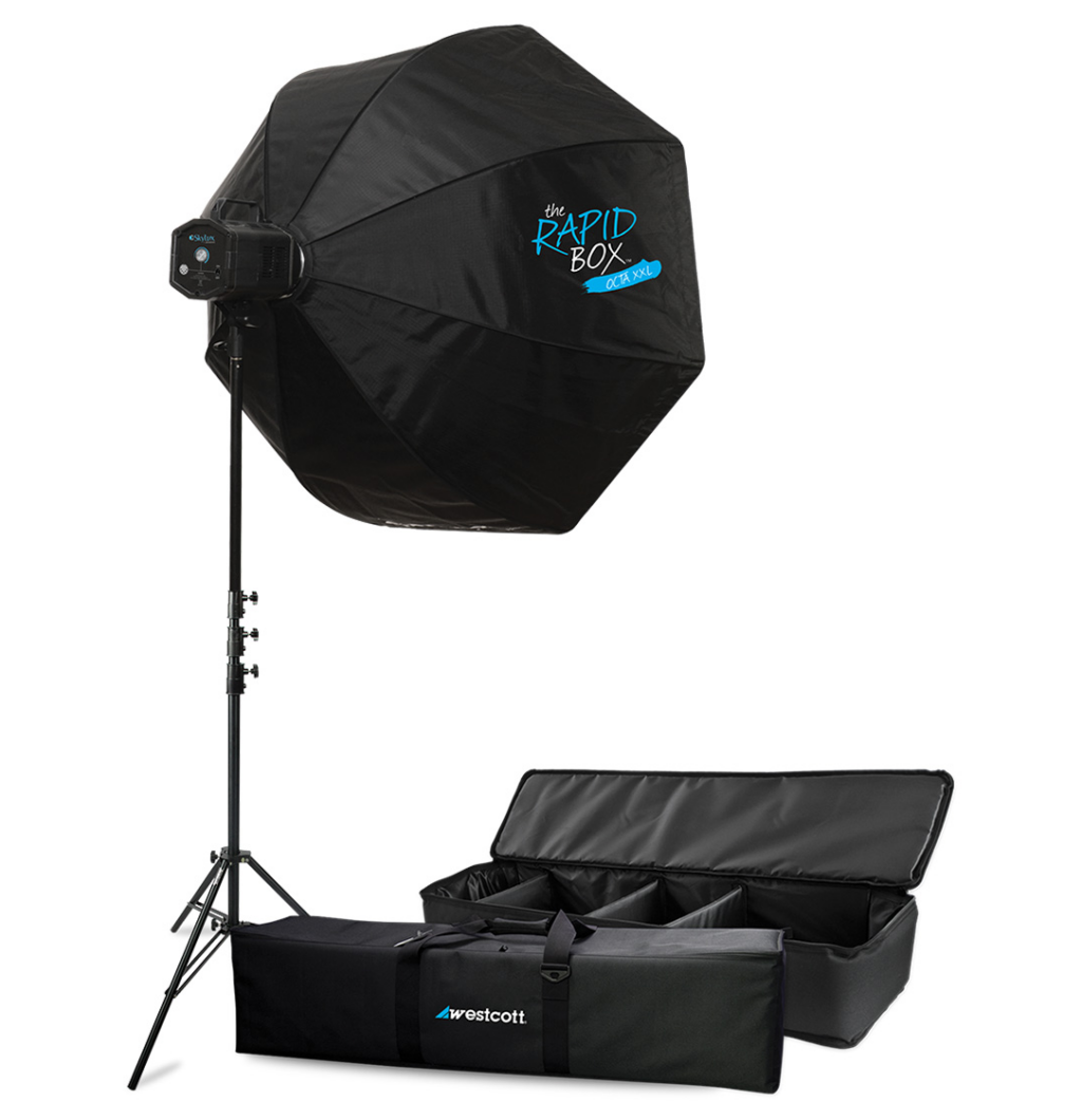 1397486381_203 Westcott Skylux LED with 48" Rapid Box XXL Kit sisältää suuren kahdeksankulmaisen softboxin jalustalla, jonka edessä on säilytyslaukku ja kantolaukku. Softboxissa on merkintä "Rapid Box" ja "Westcott.