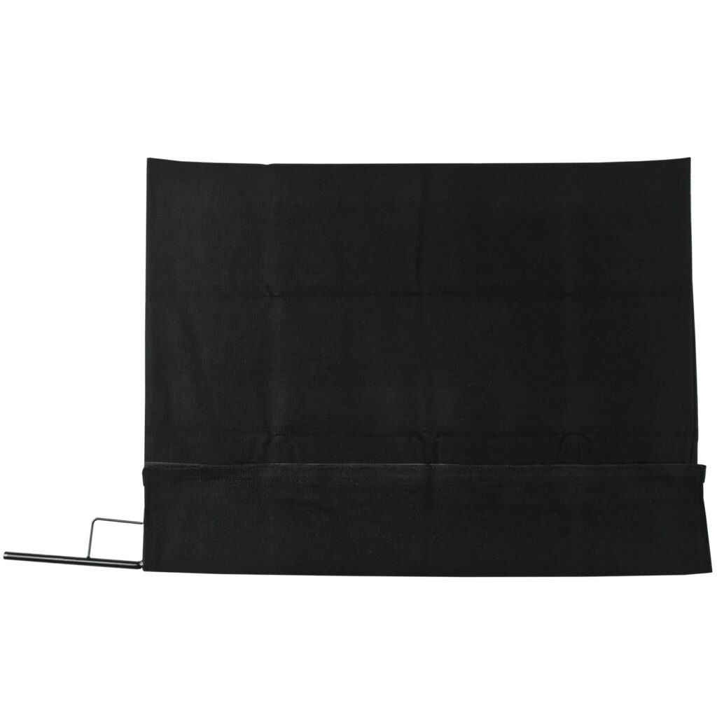 1416827748_145 Westcott Fast Flags 46 x 61 cm Black Block on suorakaiteen muotoinen musta kangas, jonka vasen alareuna on taitettu ja jonka vasemmalla puolella on osittain näkyvissä ohut musta sauva.