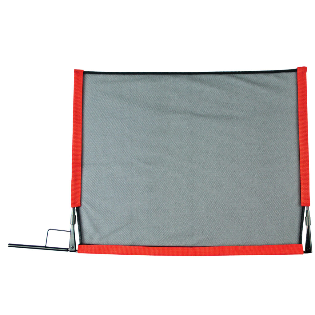 1421960736_953 Westcott Fast Flags 46 x 61 cm Double Black Net -verkossa on suorakulmainen musta verkko, jossa on punaiset reunat ja metalliset sivusaranat, jotka on suunniteltu estämään sisäänpääsy tai pääsy valkoisella pohjalla.