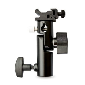 1433325168_709 Westcott Adjustable Shoe Mount Bracket on musta metallinen pidike, jossa on säätönupit ja joka on suunniteltu kameran salamoiden ja sateenvarjojen kiinnittämiseen valotelineisiin.
